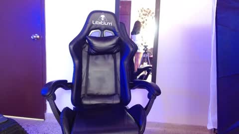 Max  Ashley online show from January 31, 4:17 pm