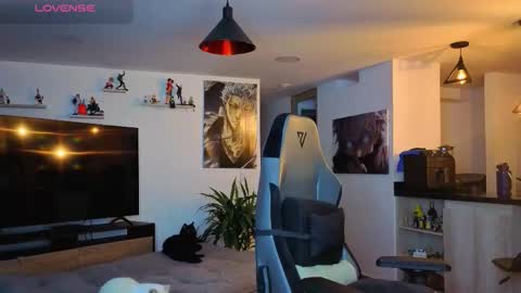 Snapshot of max_cooper17 chatting on November 6, 3:40 am Max online show from November 6, 3:40 am