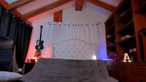 max D. online show from December 3, 11:41 am