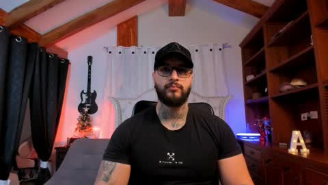 max D. online show from December 4, 11:19 am