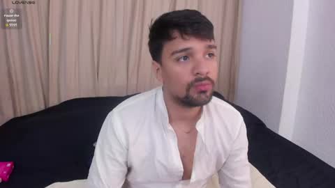 Snapshot of max_ed chatting on June 8, 4:02 am edward online show from June 8, 4:02 am