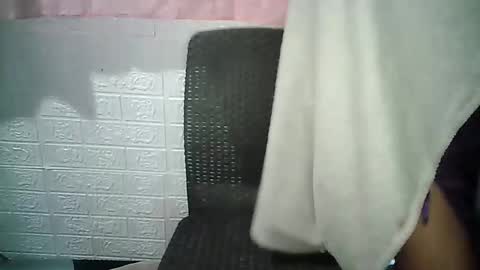 Snapshot of max_lovely123 chatting on May 19, 2:01 pm max_lovely123 online show from May 19, 2:01 pm
