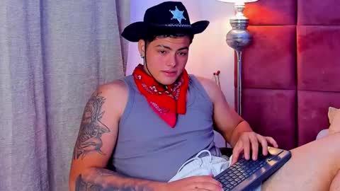 Snapshot of max_miuller chatting on October 15, 2:33 am MAX MIULLER online show from October 15, 2:33 am