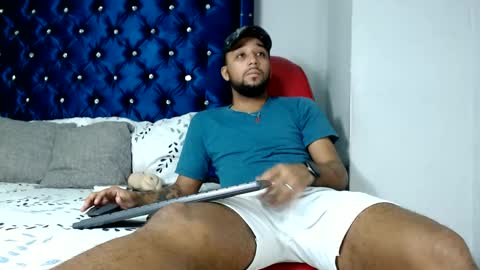 Snapshot of max_sexyhot26 chatting on December 4, 3:15 am max_sexyhot26 online show from December 4, 3:15 am