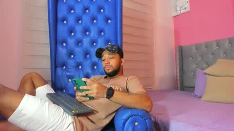 Snapshot of max_sexyhot26 chatting on December 23, 4:01 am max_sexyhot26 online show from December 23, 4:01 am