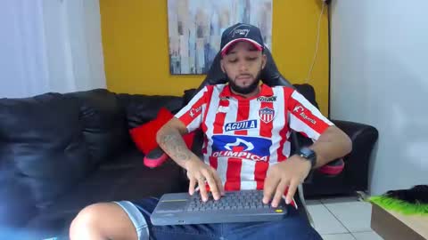 Snapshot of max_sexyhot26 chatting on December 31, 8:12 pm max_sexyhot26 online show from December 31, 8:12 pm