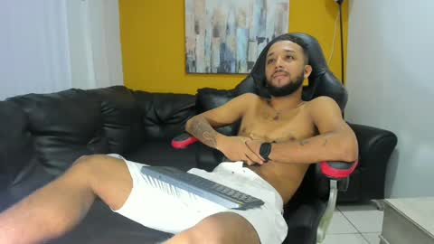 Snapshot of max_sexyhot26 chatting on January 6, 5:30 am max_sexyhot26 online show from January 6, 5:30 am