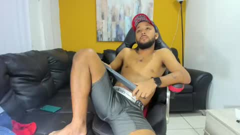 Snapshot of max_sexyhot26 chatting on January 7, 5:54 am max_sexyhot26 online show from January 7, 5:54 am