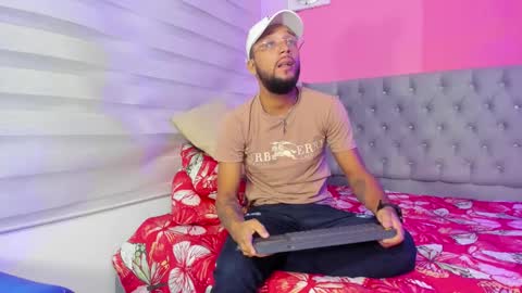 Snapshot of max_sexyhot26 chatting on January 17, 5:32 am max_sexyhot26 online show from January 17, 5:32 am