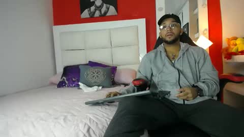 Snapshot of max_sexyhot26 chatting on January 19, 2:04 am max_sexyhot26 online show from January 19, 2:04 am