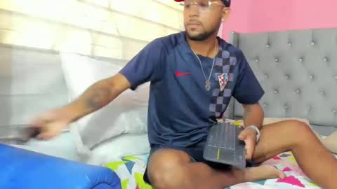 Snapshot of max_sexyhot26 chatting on February 3, 6:39 pm max_sexyhot26 online show from February 3, 6:39 pm