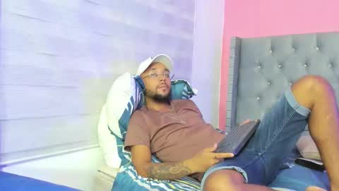 Snapshot of max_sexyhot26 chatting on February 5, 5:52 am max_sexyhot26 online show from February 5, 5:52 am