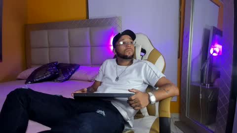 Snapshot of max_sexyhot26 chatting on February 10, 5:36 am max_sexyhot26 online show from February 10, 5:36 am