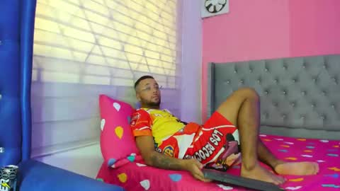 Snapshot of max_sexyhot26 chatting on February 12, 4:33 pm max_sexyhot26 online show from February 12, 4:33 pm
