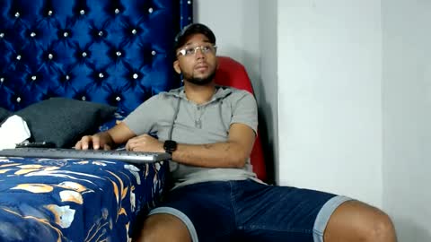 Snapshot of max_sexyhot26 chatting on February 18, 2:38 am max_sexyhot26 online show from February 18, 2:38 am