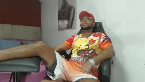 Snapshot of max_sexyhot26 chatting on February 20, 5:44 am max_sexyhot26 online show from February 20, 5:44 am