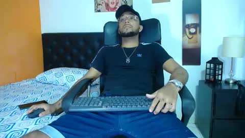 Snapshot of max_sexyhot26 chatting on February 21, 3:01 am max_sexyhot26 online show from February 21, 3:01 am