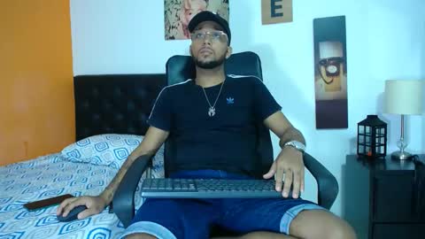 Snapshot of max_sexyhot26 chatting on February 21, 6:07 am max_sexyhot26 online show from February 21, 6:07 am