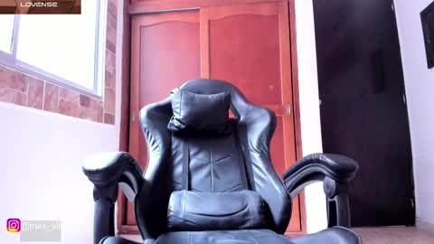 max_valiant1 online show from November 29, 8:23 pm