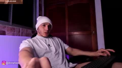 max_valiant1 online show from January 13, 4:40 am