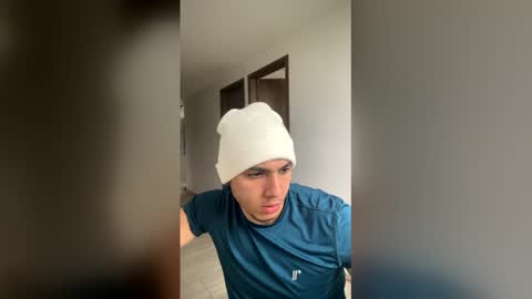 max_valiant1 online show from April 21, 12:33 pm