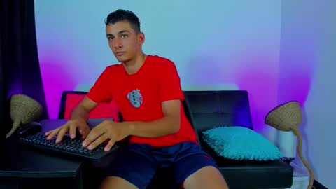 MAX     online show from November 6, 8:10 pm