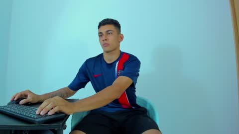 Snapshot of max_wild01 chatting on July 8, 11:31 pm MAX online show from July 8, 11:31 pm