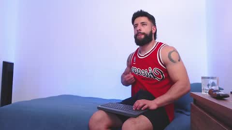 max_xl_ online show from April 7, 12:44 am