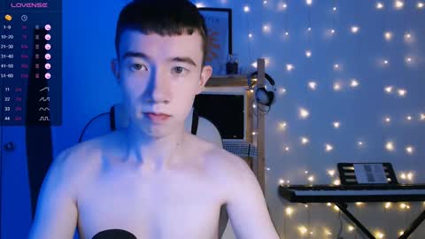 Snapshot of max_zife chatting on December 12, 6:31 pm Max online show from December 12, 6:31 pm