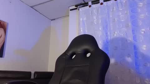 Snapshot of maxandalyn_ chatting on January 8, 7:24 pm Max Dalyn online show from January 8, 7:24 pm