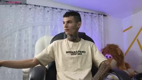 Snapshot of maxandalyn_ chatting on January 20, 7:57 pm Max Dalyn online show from January 20, 7:57 pm