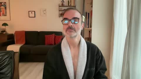 Snapshot of maxbow chatting on January 18, 3:27 pm Max Mikado online show from January 18, 3:27 pm