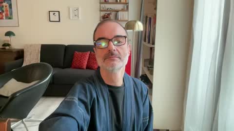 Snapshot of maxbow chatting on January 28, 1:49 pm Max Mikado online show from January 28, 1:49 pm