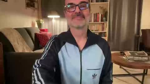 Snapshot of maxbow chatting on February 1, 10:34 pm Max Mikado online show from February 1, 10:34 pm