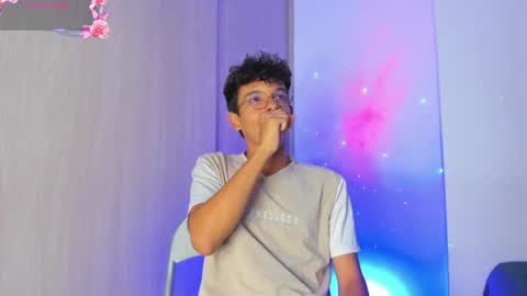 Max  online show from April 19, 3:06 am