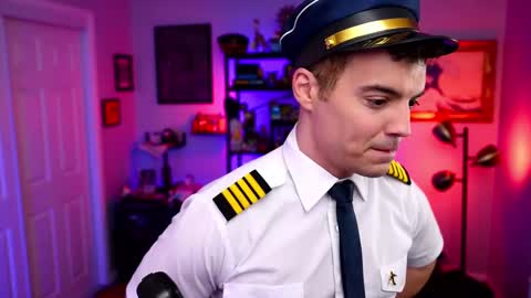 Snapshot of maxhughes chatting on October 28, 2:26 am Max Hughes online show from October 28, 2:26 am