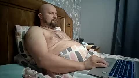 Snapshot of maxhunter chatting on June 12, 6:01 am maxhunter online show from June 12, 6:01 am