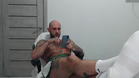 Snapshot of maxi_foxxx chatting on May 8, 8:19 am Maximus Fox online show from May 8, 8:19 am