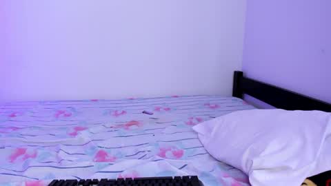 Snapshot of maxi_open chatting on January 24, 4:17 pm Maxi Model Independent online show from January 24, 4:17 pm