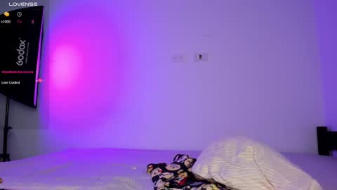 Snapshot of maxi_open chatting on February 17, 3:15 am Maxi Model Independent online show from February 17, 3:15 am