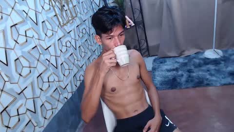 Reyn online show from February 13, 11:58 pm