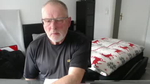 maxifaxi online show from December 5, 11:30 am