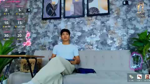 Snapshot of maximiliano_kh4lil chatting on June 15, 1:24 pm Maximiliano online show from June 15, 1:24 pm