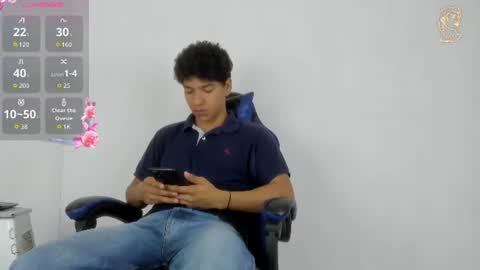 Snapshot of maximiliano_kh4lil chatting on June 27, 12:44 pm Maximiliano online show from June 27, 12:44 pm