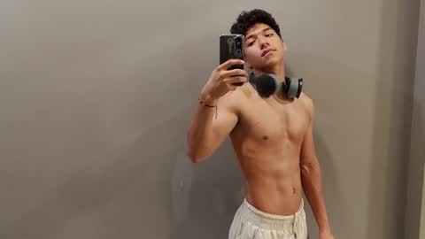 Snapshot of maximiliano_kh4lil chatting on July 20, 12:51 pm Maximiliano online show from July 20, 12:51 pm