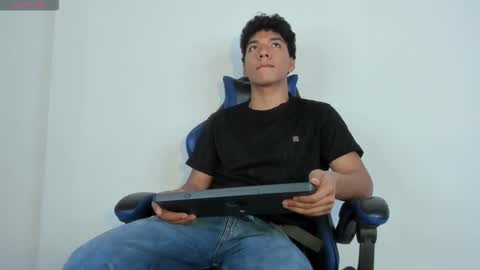 Maximiliano online show from March 22, 7:39 pm