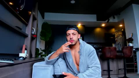 maximo_and_marcelo online show from June 5, 12:11 pm