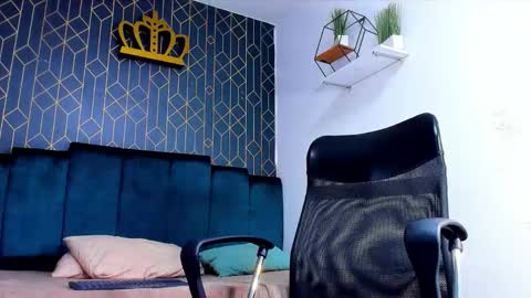 maximo_lane online show from March 7, 11:35 pm