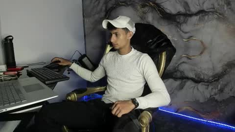 Snapshot of maximo_romano chatting on October 24, 8:05 pm Maximo online show from October 24, 8:05 pm