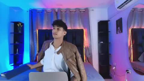 Snapshot of maximo_romano chatting on June 22, 4:15 pm Maximo online show from June 22, 4:15 pm
